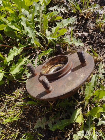 Задняя ступица на Nissan almera b10