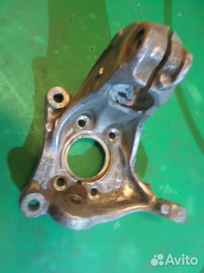 Кулак поворотный передний правый Passat B6 B7