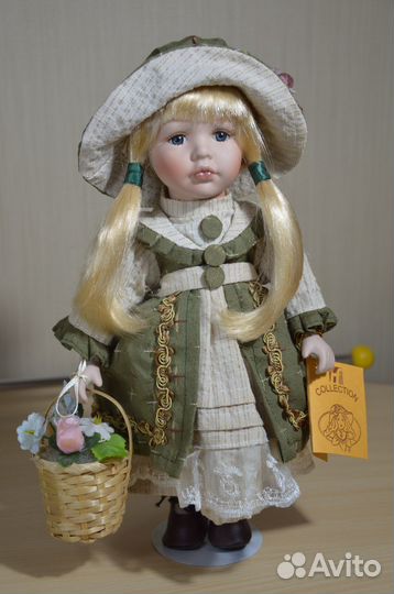 Кукла фарфоровая 30см