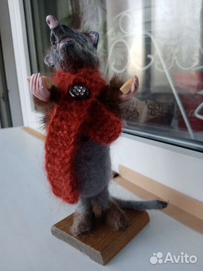 Крыса с сыром