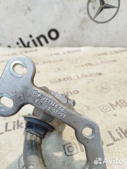 Петля багажника правая Mercedes R-Class W251