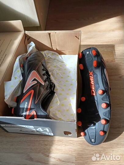 Футбольные бутсы 40-41 размер, гетры и щитки