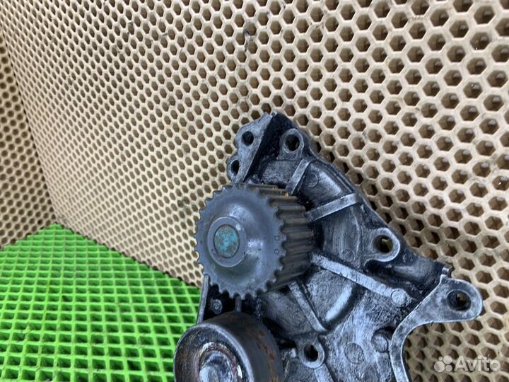 Насос водяной (помпа) Kia Sportage 1