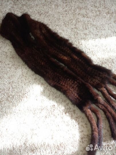 Норковый вязаный шарф коричневого цвета