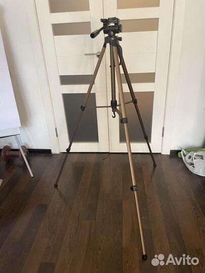 Штатив для фотоаппарата