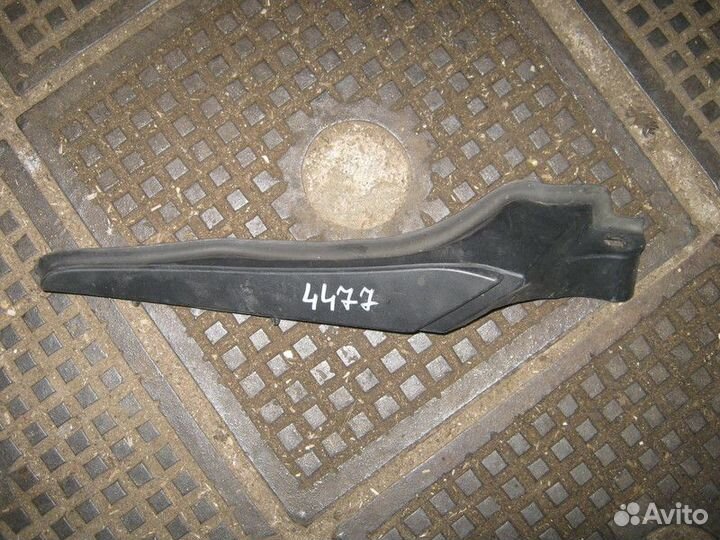 Накладка крыла переднего правого Renault Megane 3