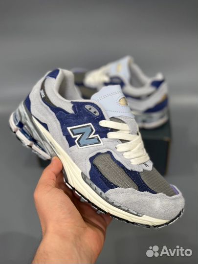 New balance 2002r
