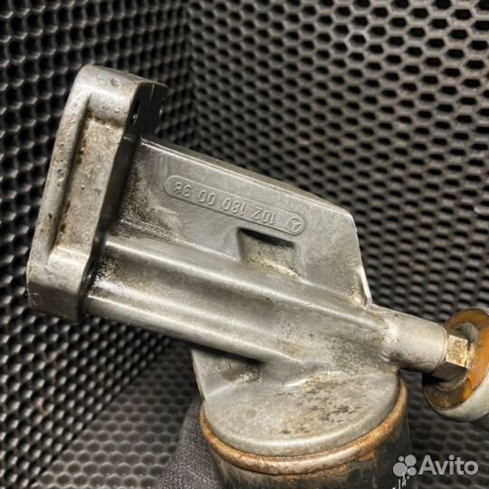 Кронштейн масляного фильтра Mercedes-Benz E-Class