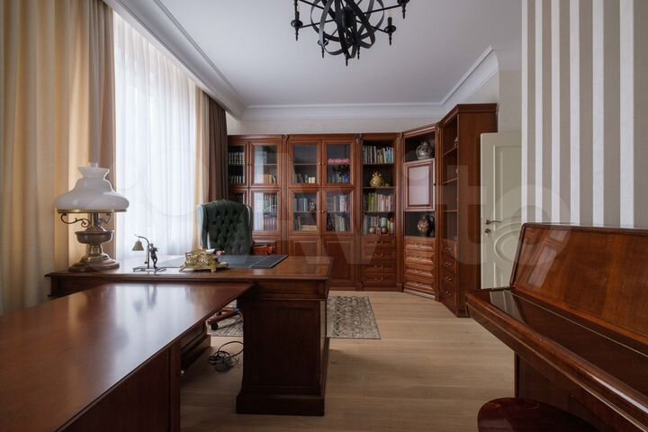 4-к. квартира, 160 м², 1/3 эт.