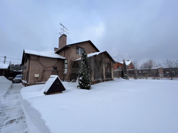 Коттедж 252 м² на участке 15 сот.