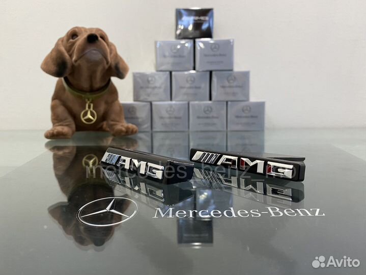 Шильдик AMG Mercedes Benz в решетку радиатора