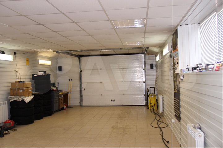 Коттедж 330 м² на участке 11 сот.