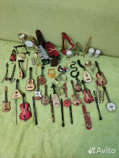 Коллекция миниатюр музыкальных инструментов