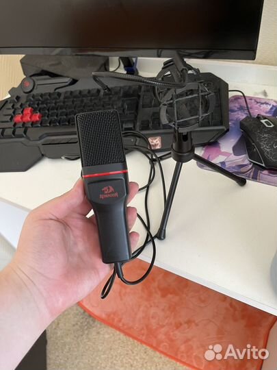 Монитор, компьютер, клавиатура, мышь, колонки