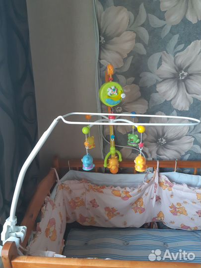 Детская кровать, матрас, ходунки,пеленание, мобиль