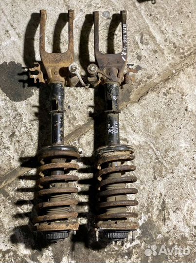 Стойка передняя левая/правая Alfa Romeo 166