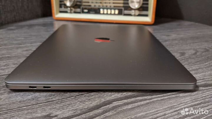 Apple MacBook Pro A1989