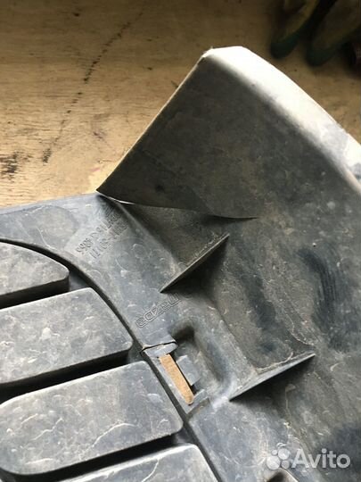 Решетка в бампер центральная Mazda CX-7