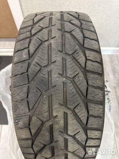 Kormoran Snow 235/45 R18 V