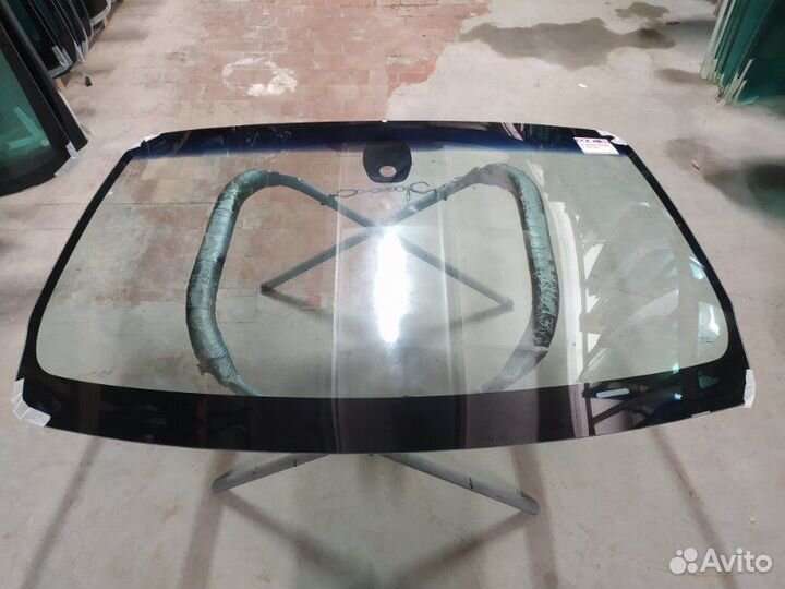 Стекло лобовое переднее Renault Kangoo KW0