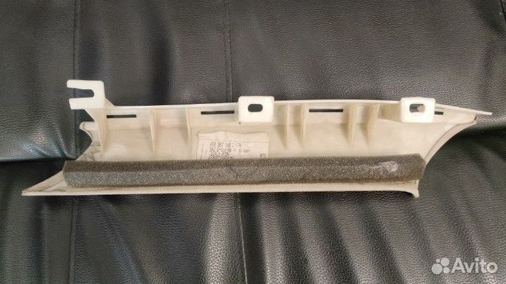 Обшивка стойки задняя правая Audi A8 D3 6.0 BHT