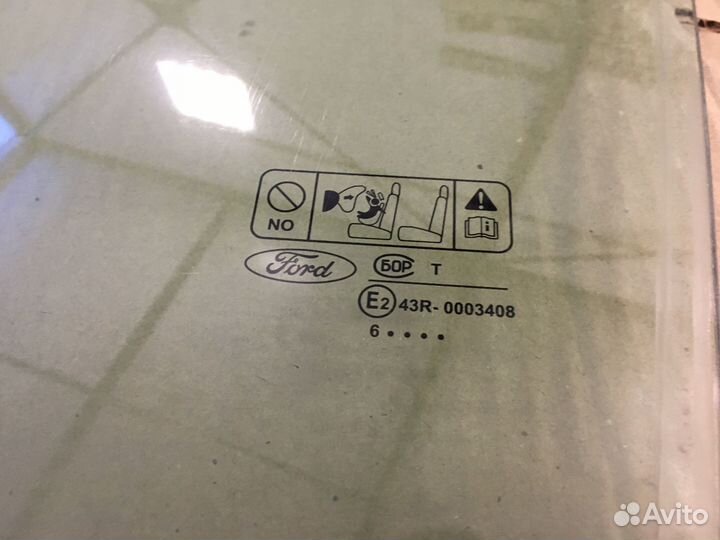 Стекло передней левой двери Ford Focus 2 (4524)