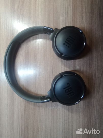 Беспроводные наушники JBL