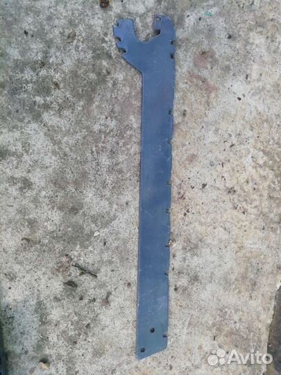 Кронштейн от стеллажей