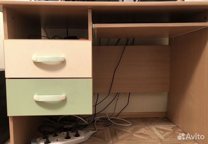 Стол, шкаф, полки (набор мебели )