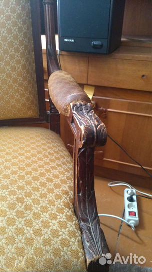 Антикварное кресло