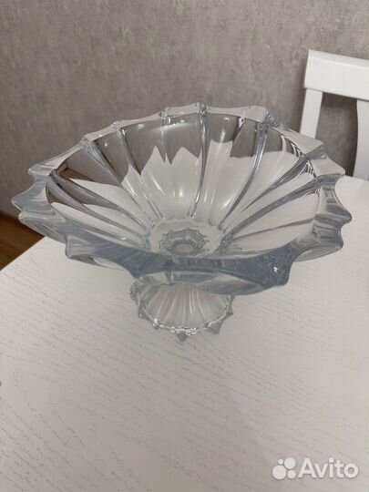 Ваза для фруктов на ножке