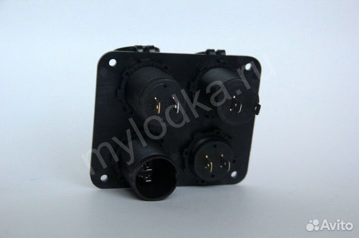 Панель встраиваемая с вольтметром и розеткой