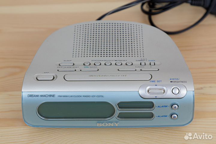 Радио с цифровым тюнером, часы Sony ICF-C273L