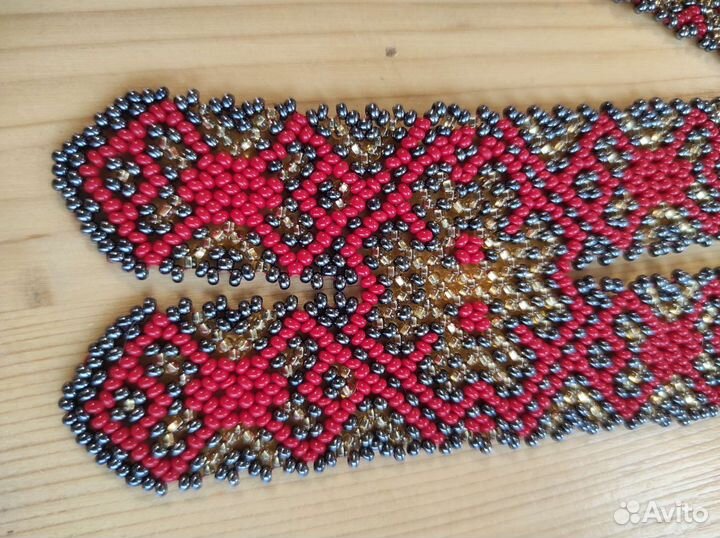 Нагрудное украшение из бисера 