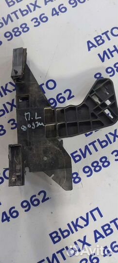 Кронштейн передний левый на Dodge Caravan