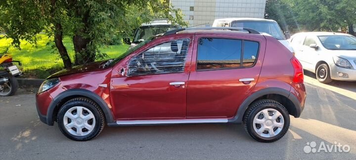 Renault Sandero Stepway 1.6 МТ, 2012, битый, 110 000 км