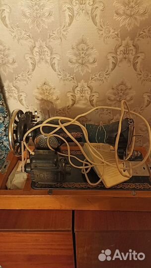 Швейная машинка с электроприводом