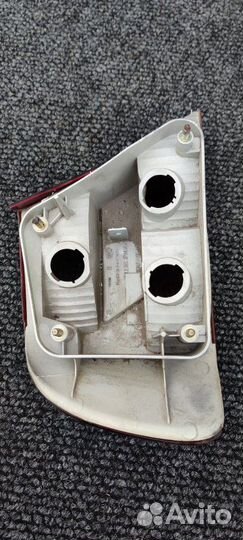 Фонарь задний правый Mitsubishi Carisma 1 седан