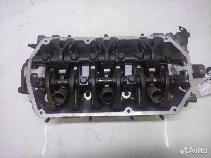 Головка блока цилиндров правая Mitsubishi Diamante