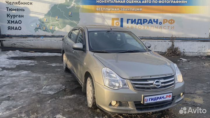 Накладка стекла переднего левого Nissan Almera (G1