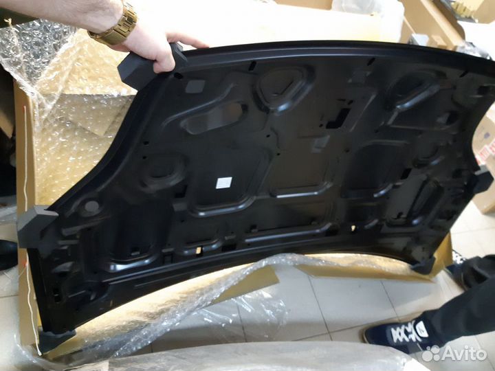 Капот Ford Fiesta