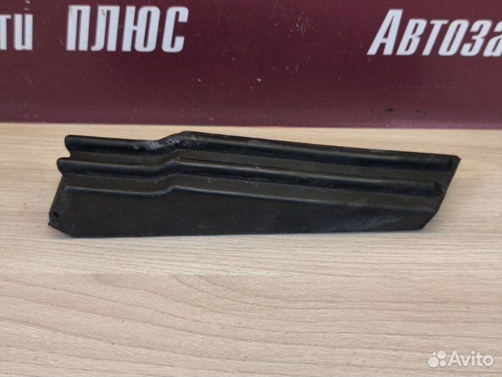 Уплотнитель жабо правый LADA X-Ray Cross