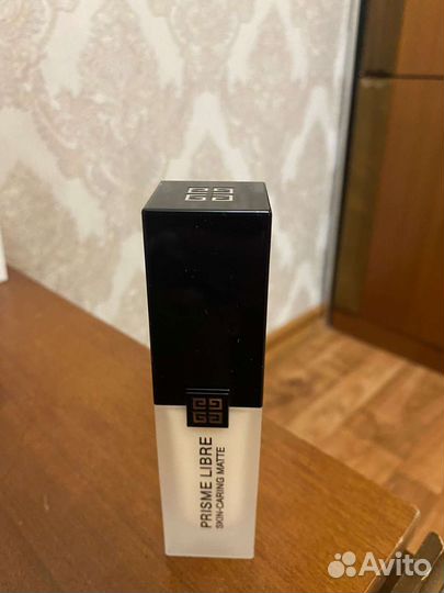 Givenchy тональный крем матовый