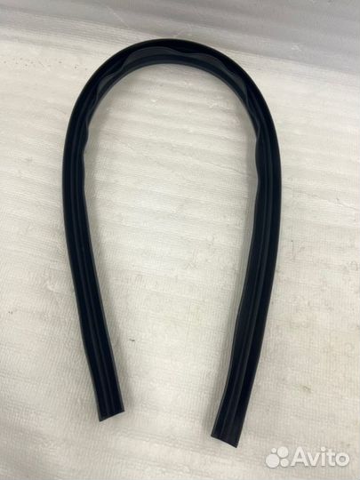 Уплотнительная резинка дверная нижняя передняя