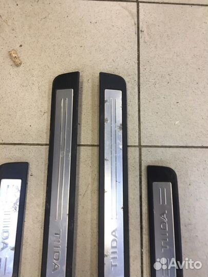 Накладка порога Nissan Tiida C11 HR 16 2008