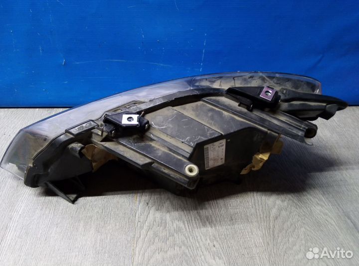 Фара правая Volkswagen Polo sedan 5 2010