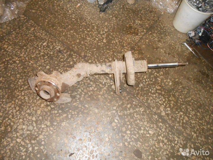 Кулак поворотный передний левый (Daewoo Nexia)