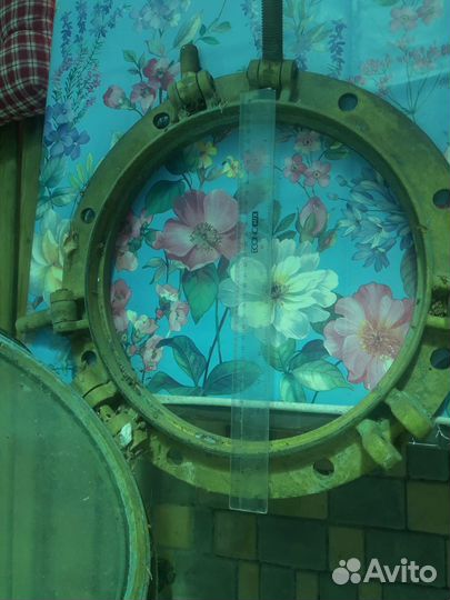 Цвет -мет -иллюминатор-старый