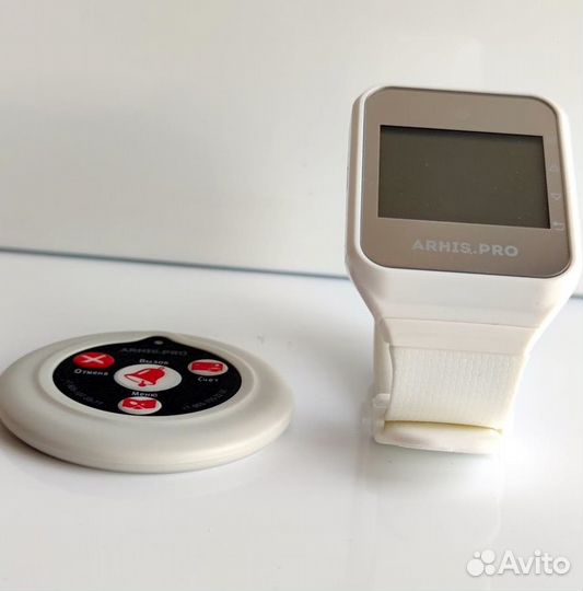 Комплекты вызова персонала: кнопка вызова и часы