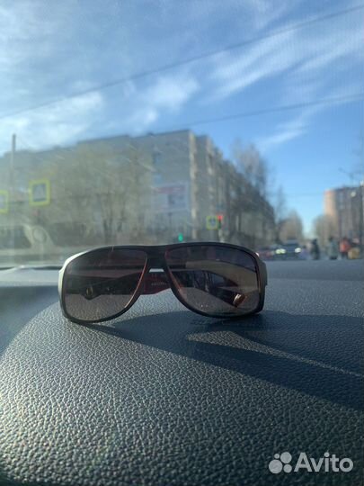 Солнцезащитные очки